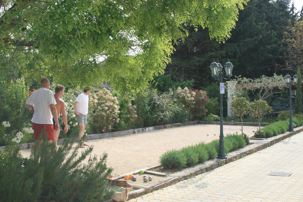 Готель Jade En Provence Везон-ла-Ромен Екстер'єр фото
